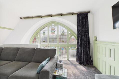 MEZZANINE SITTING ROOM