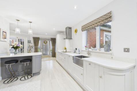 OPEN PLAN KITCHEN/DINER