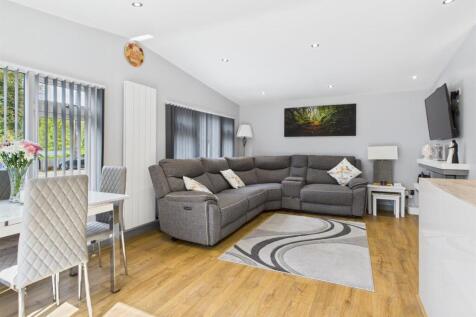 Lounge/Dining Area