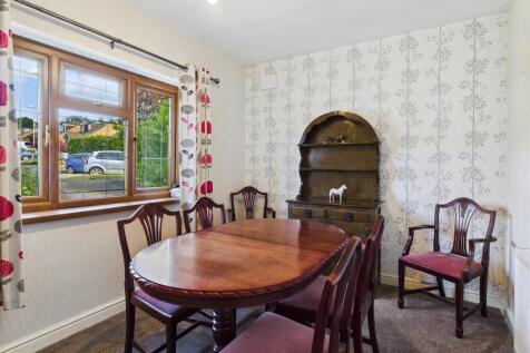 Dining Room/Bed 3