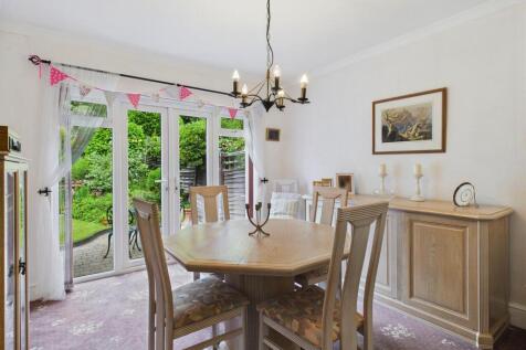 Bedroom 2/Dining Room