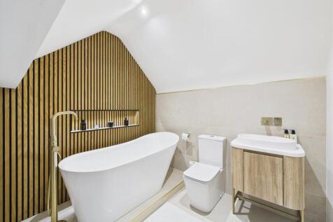2nd Floor Bathroom