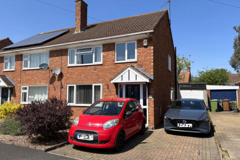 3 Bedroom Semi Detached for Rent