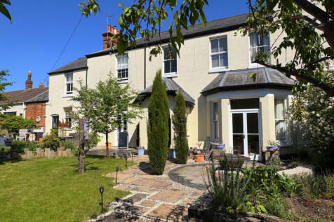 4 Bedroom Terraced House For Sale
