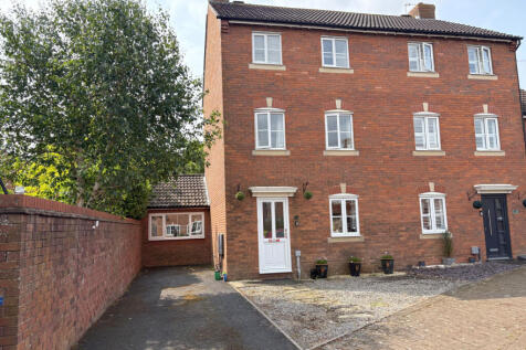 4 Bedroom Town House for Sale
