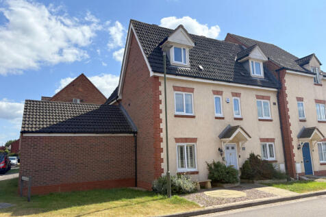 6 Bedroom Town House for Sale