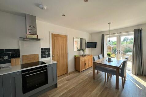 Kitchen/ Dining Room