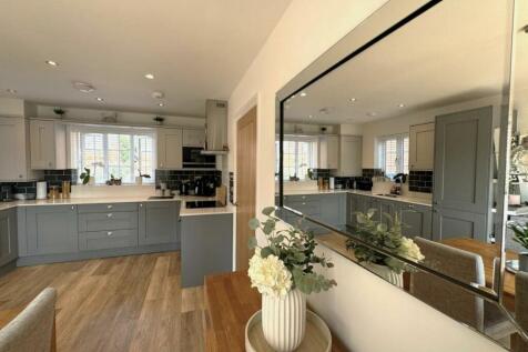 Kitchen/ Dining Room