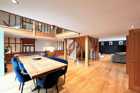 Sitting Room/Dining Room