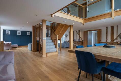 Sitting Room/Dining Room