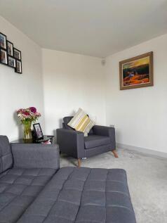 102 Tavener Lounge_inPixio.jpg