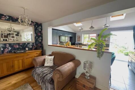 Sitting room/Dining room