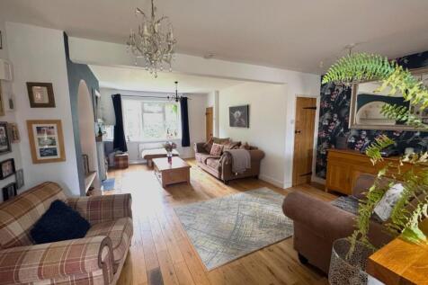 Sitting room/Dining room