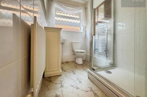 pbox-bathroom-330974.jpg