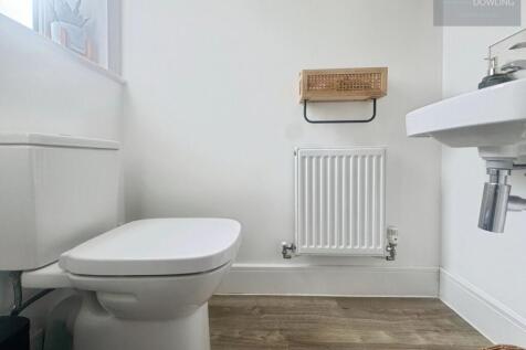 pbox-bathroom-331242.jpg