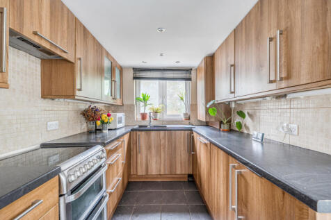 1370186-3-68f63c6...