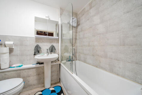 1376196-10-690c8e...