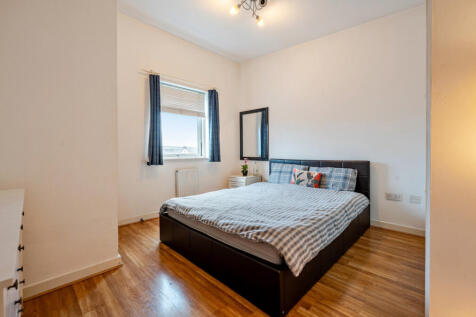 1376415-29-690b24...