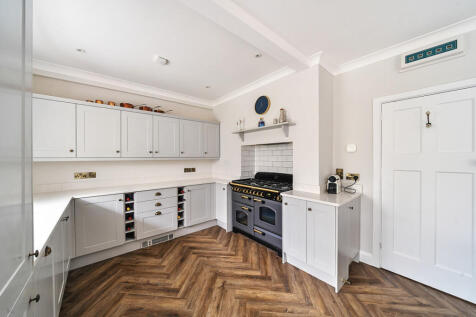 1300846-18-683eef...