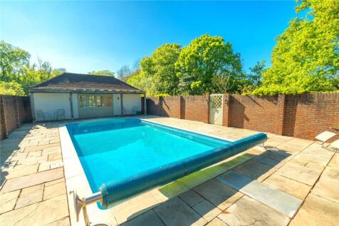33 Swimming Pool