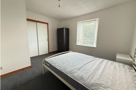 Bedroom 1 (2)