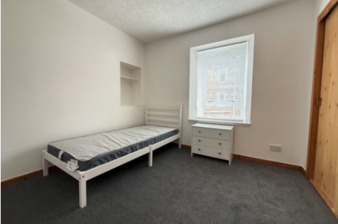 Bedroom 2 (2)