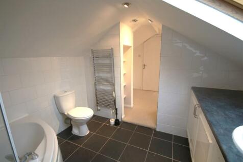 Bed 5 EnSuite b.JPG
