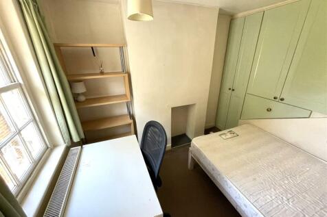 Bedroom 2 (003).JPG