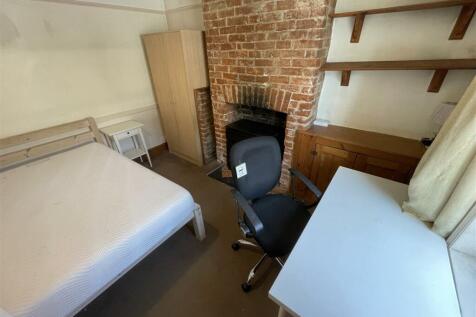 Bedroom 3 (003).JPG