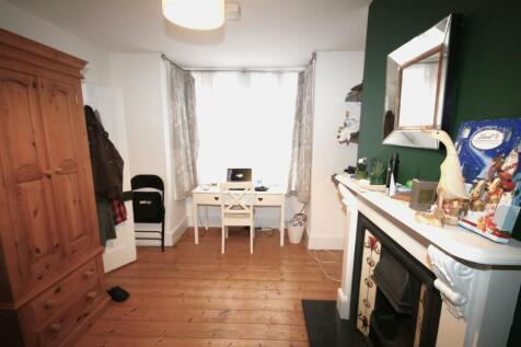 Bedroom 1b.JPG