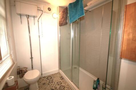 Family Bathroom b.JPG