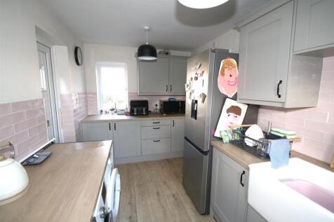 Kitchen b.JPG