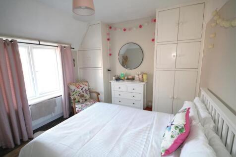 Bedroom 1b.JPG