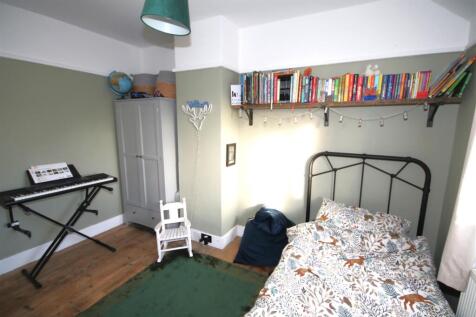 Bedroom 2b.JPG