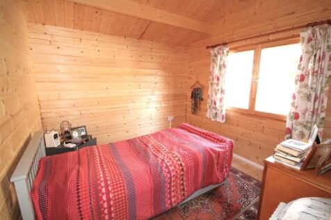 Cabin Bedroom 1a.JPG