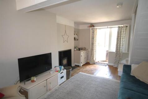 Living Room e.JPG