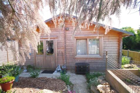 Rear Garden b.JPG