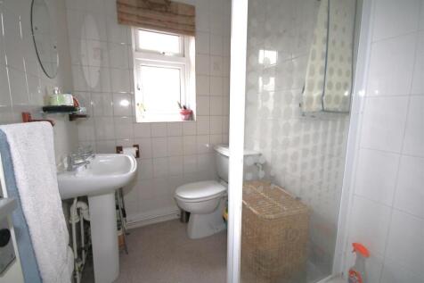 Bed 1 En Suite.JPG