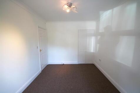 Bedroom 1b.JPG