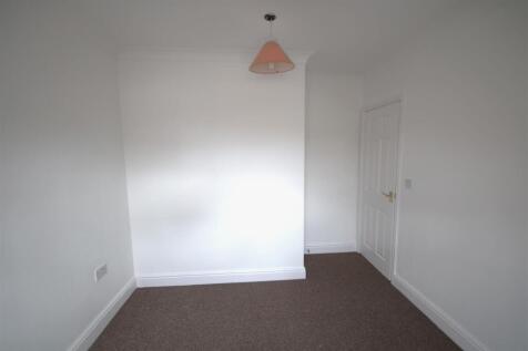 Bedroom 3b.JPG