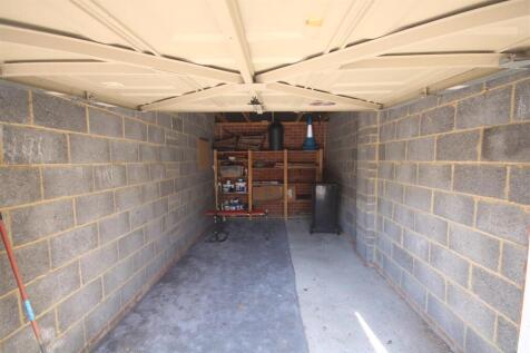 Garage b.JPG