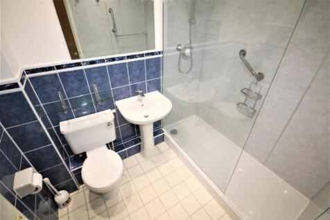 Family Bathroom.JPG