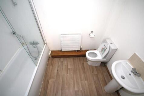 Bathroom a.JPG