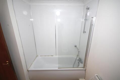 Bathroom b.JPG