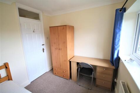 Bedroom 3b.JPG