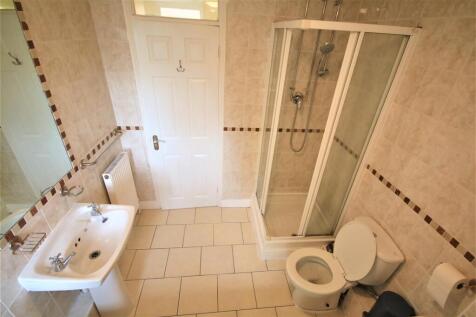 Family Bathroom a.JPG