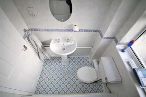 Bathroom a.JPG