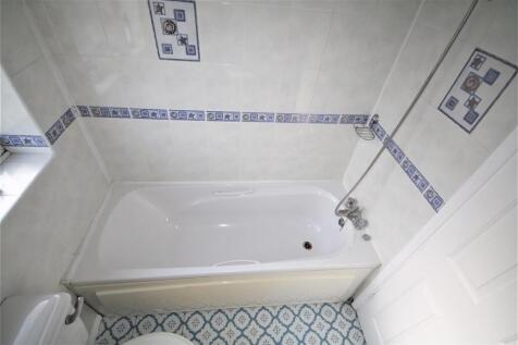 Bathroom b.JPG