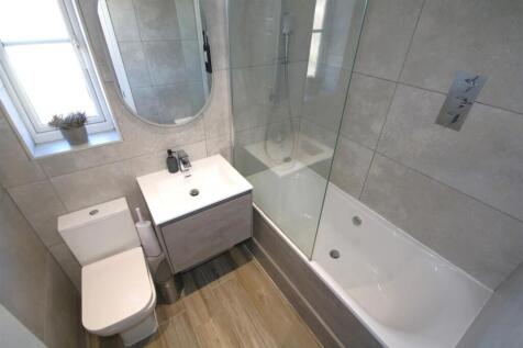 Bathroom a.JPG