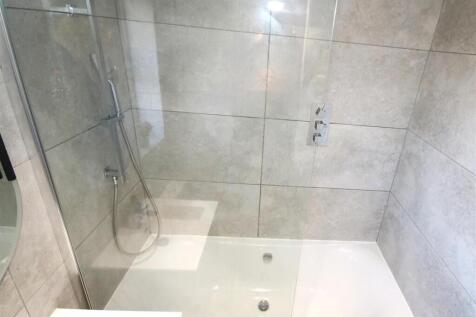 Bathroom b.JPG